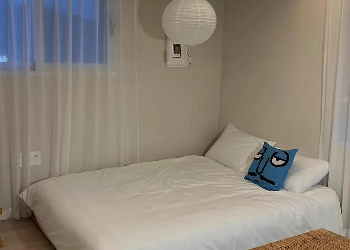 403 Newly Opened Yeonnam, 5 Minutes From Hongdae Airport Bus Yeonhui Private 4person Modern Wood Black Appartement *