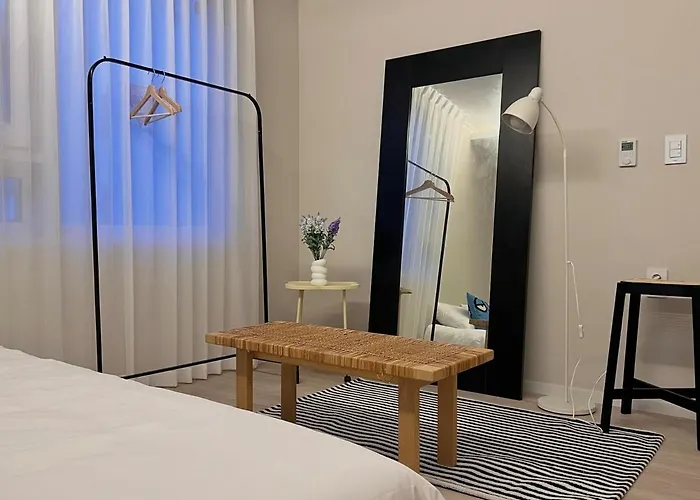 403 Newly Opened Yeonnam, 5 Minutes From Hongdae Airport Bus Yeonhui Private 4person Modern Wood Black Appartement *