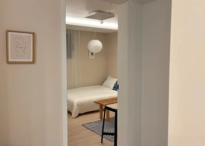 403 Newly Opened Yeonnam, 5 Minutes From Hongdae Airport Bus Yeonhui Private 4person Modern Wood Black Appartement *