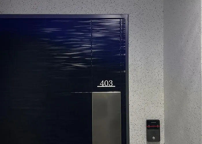 403 Newly Opened Yeonnam, 5 Minutes From Hongdae Airport Bus Yeonhui Private 4person Modern Wood Black