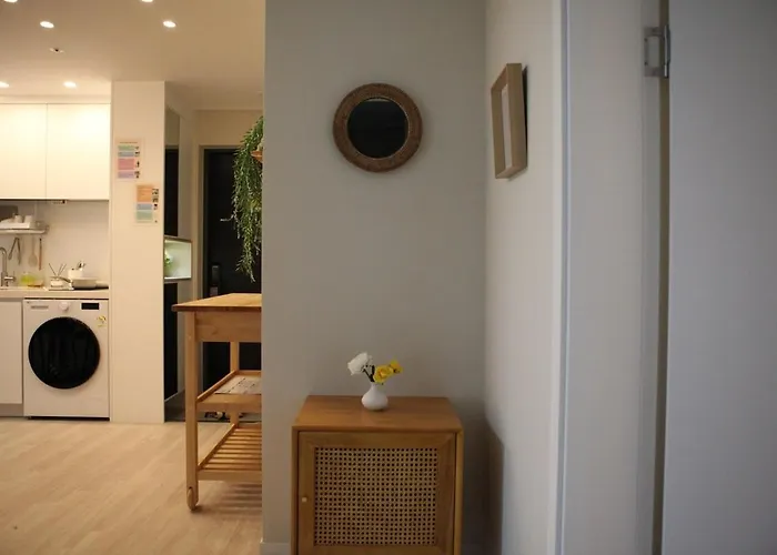 Appartement 403 Newly Opened Yeonnam, 5 Minutes From Hongdae Airport Bus Yeonhui Private 4person Modern Wood Black Séoul