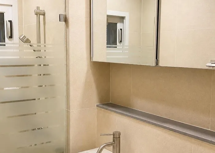 Appartement 403 Newly Opened Yeonnam, 5 Minutes From Hongdae Airport Bus Yeonhui Private 4person Modern Wood Black