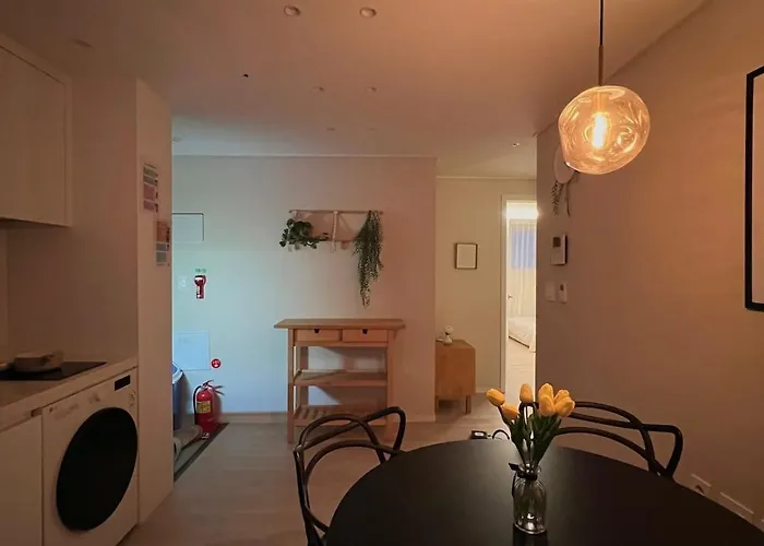 403 Newly Opened Yeonnam, 5 Minutes From Hongdae Airport Bus Yeonhui Private 4person Modern Wood Black *