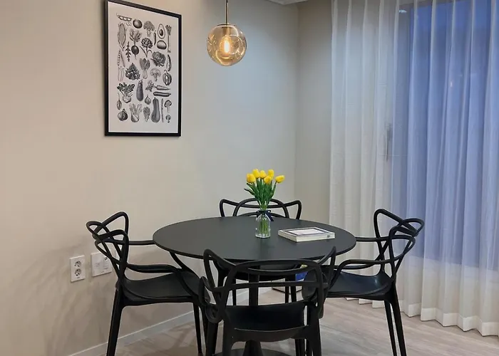 403 Newly Opened Yeonnam, 5 Minutes From Hongdae Airport Bus Yeonhui Private 4person Modern Wood Black Appartement *