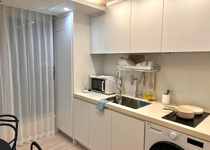 Appartement 403 Newly Opened Yeonnam, 5 Minutes From Hongdae Airport Bus Yeonhui Private 4person Modern Wood Black Séoul